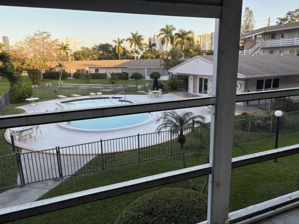 700 Layne Bl, Unit 212, Hallandale Beach, FL 33009 Photo