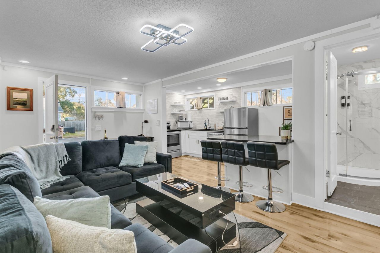 428 Riverland Drive Photo 11