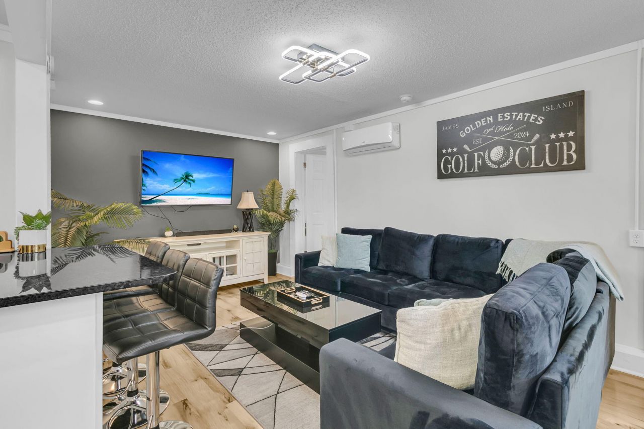 428 Riverland Drive Photo 13