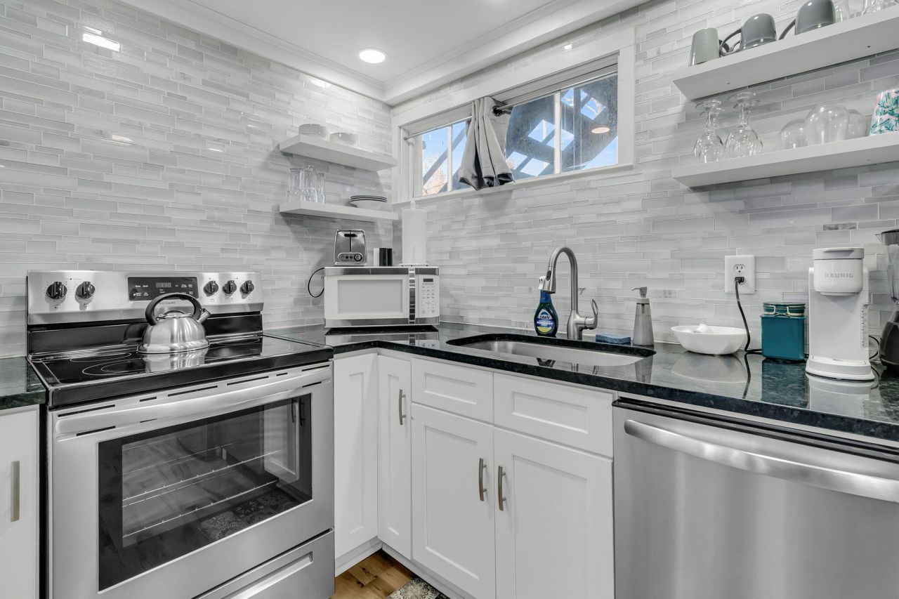 428 Riverland Drive Photo 16