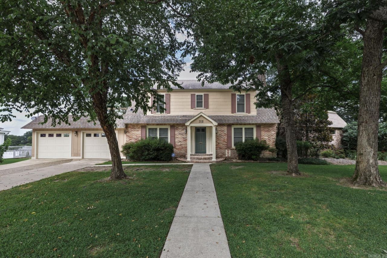 312 Riverside Drive Arkadelphia, AR 71923