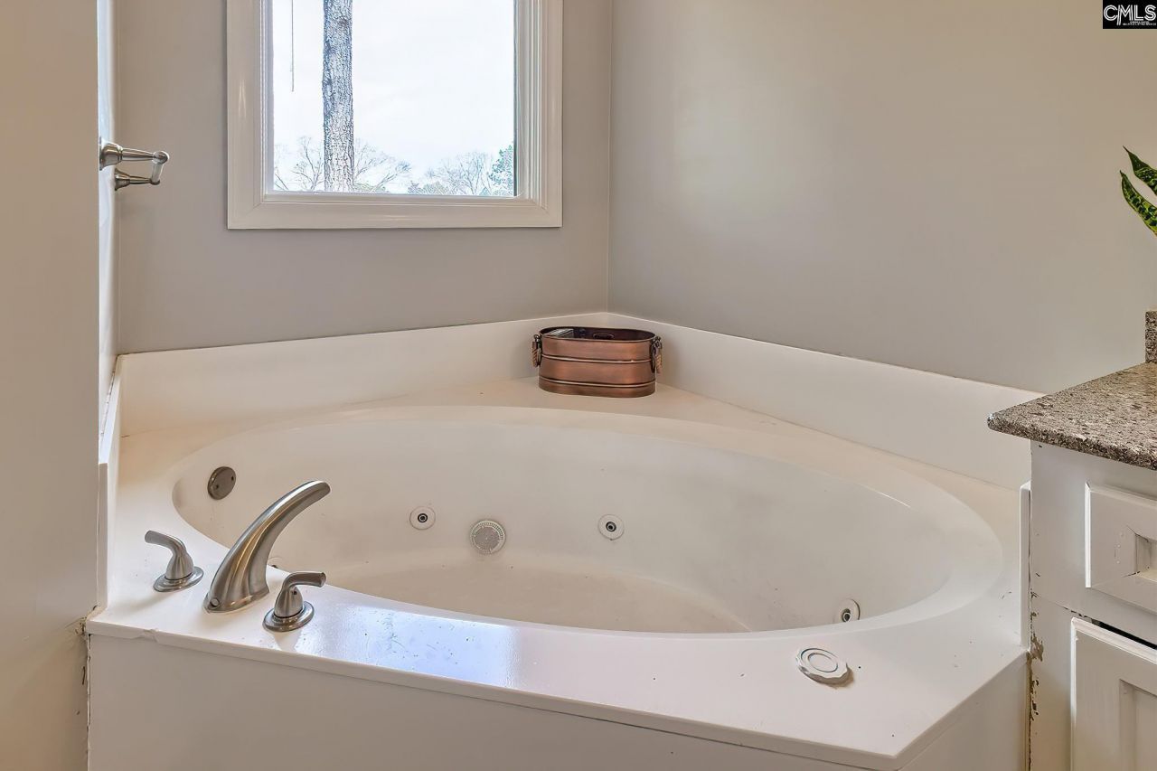 73 Cowdray Park  Photo 33