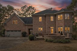 73 Cowdray Park  photo 4