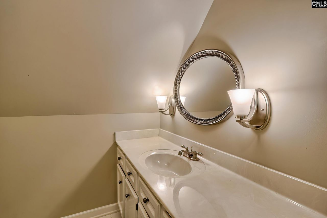 73 Cowdray Park  Photo 41