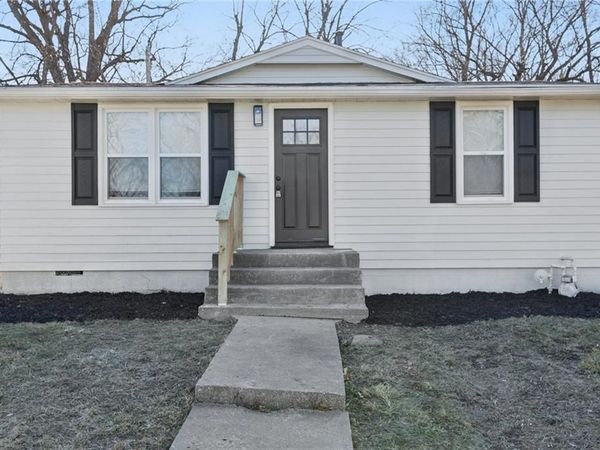 705 E Shady Lane, Harrisonville, MO 64701