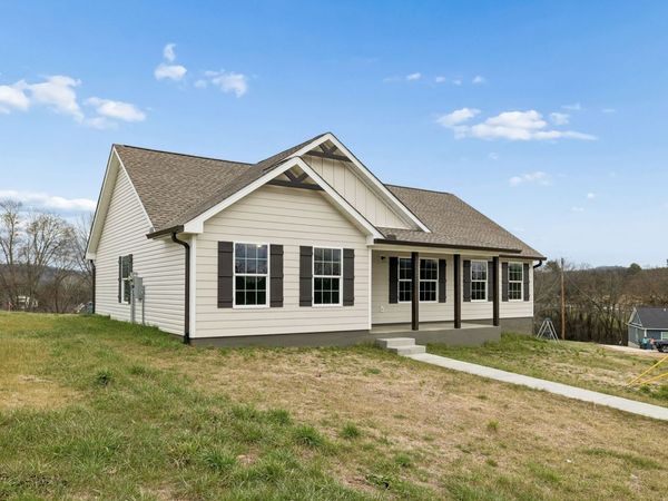108 Crows Hill Dr, Gordonsville, TN 38563