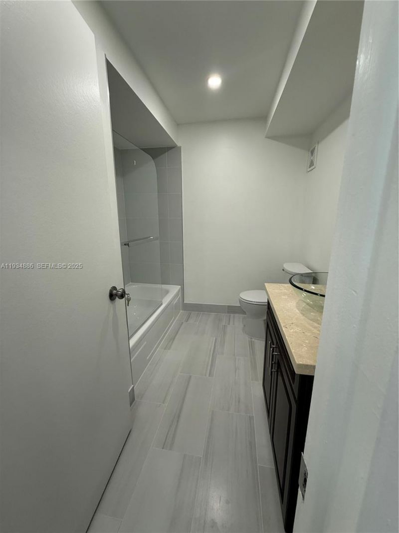 210 Lakeview Dr, Unit 109, Weston, FL 33326 Photo