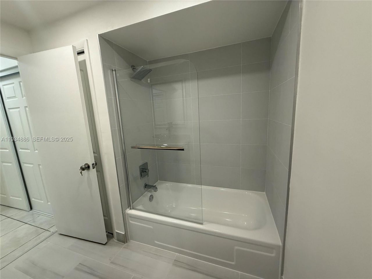 210 Lakeview Dr, Unit 109, Weston, FL 33326 Photo