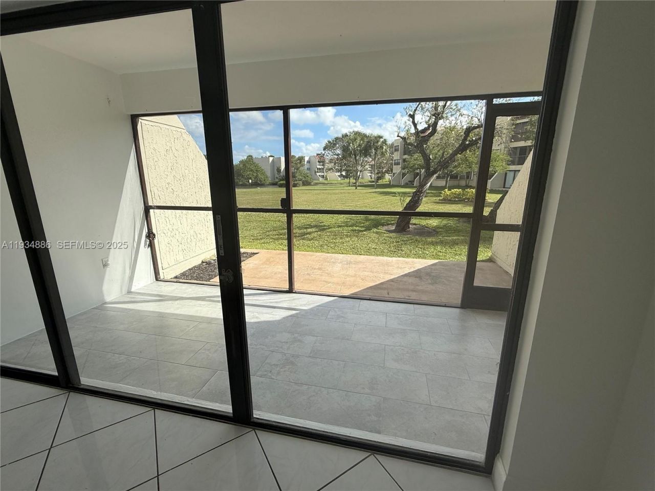 210 Lakeview Dr, Unit 109, Weston, FL 33326 Photo