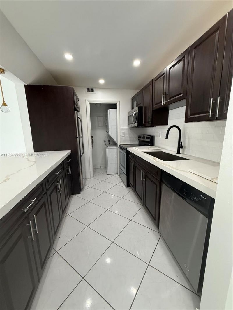 210 Lakeview Dr, Unit 109, Weston, FL 33326 Photo