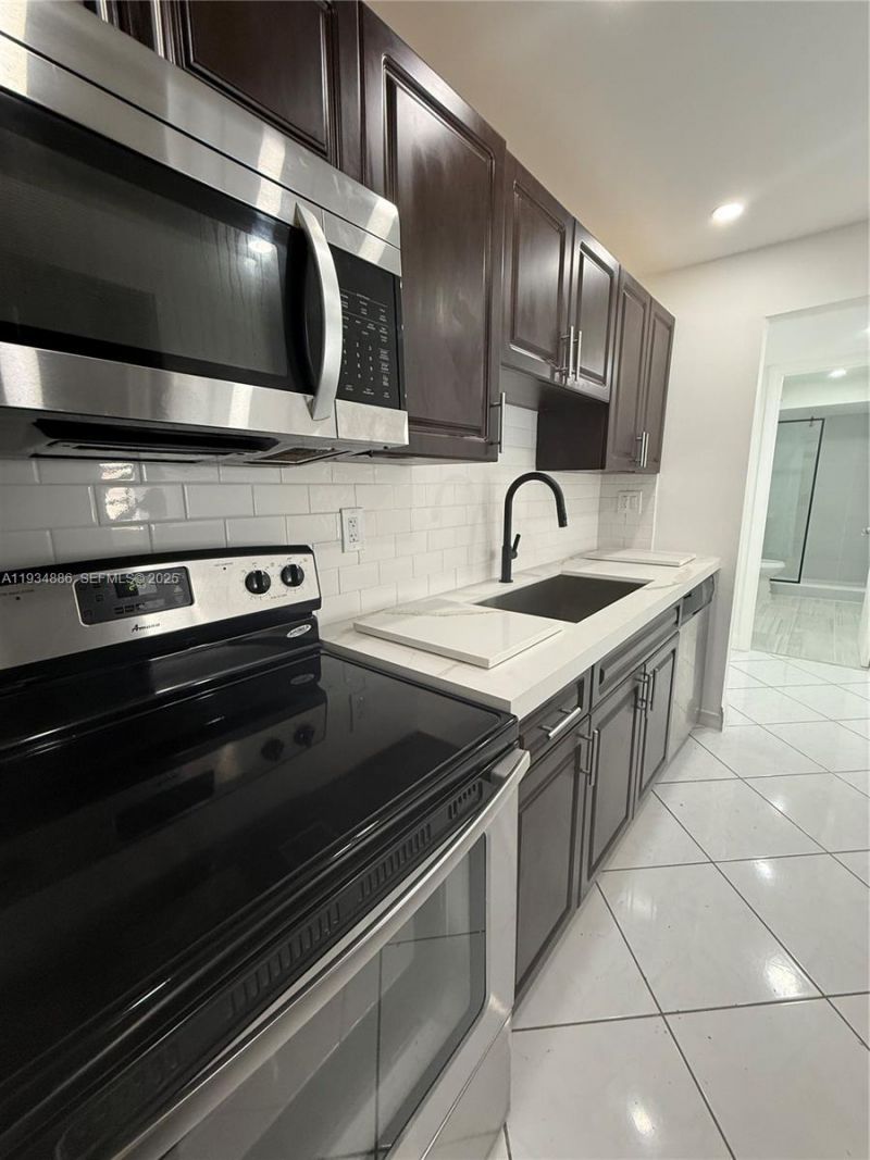 210 Lakeview Dr, Unit 109, Weston, FL 33326 Photo