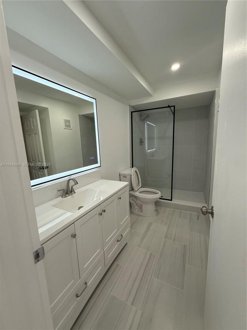 210 Lakeview Dr, Unit 109, Weston, FL 33326 Photo