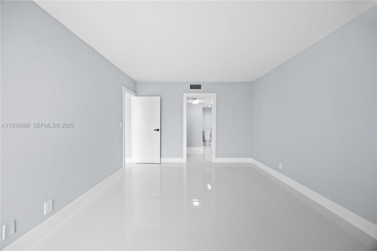 20335 W Country Club Dr, Unit 1905, Aventura, FL 33180 Photo