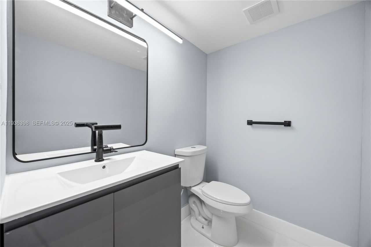 20335 W Country Club Dr, Unit 1905, Aventura, FL 33180 Photo