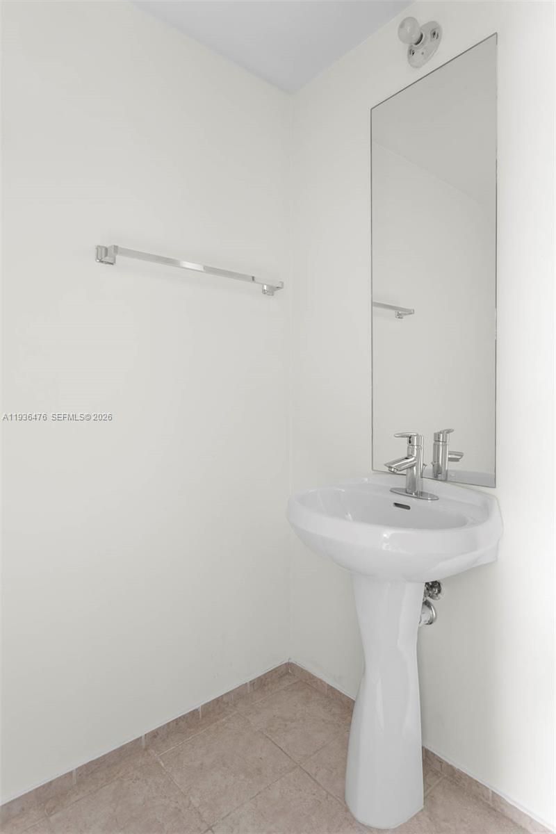 60 SW 13th St, Unit 3213, Miami, FL 33130 Photo