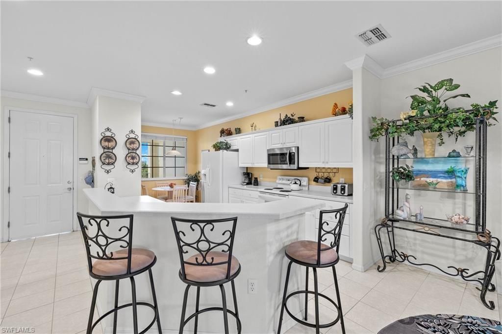 20061 Sanibel View Cir, Unit 203, Fort Myers, FL 33908 Photo