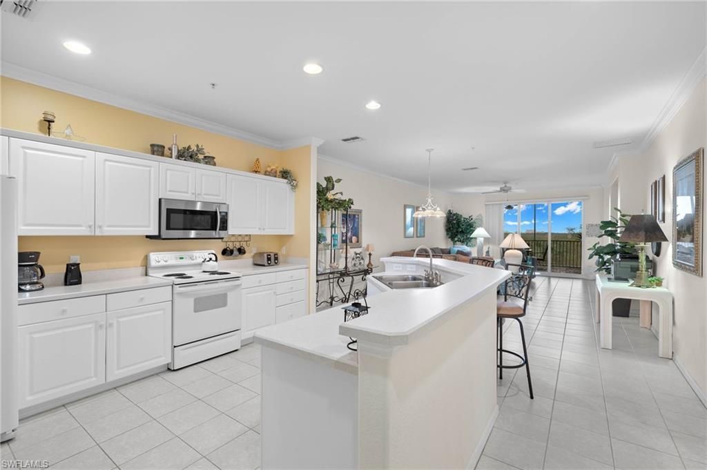 20061 Sanibel View Cir, Unit 203, Fort Myers, FL 33908 Photo