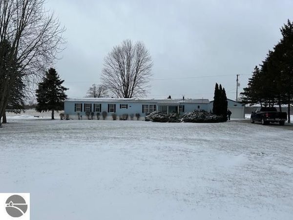 6189 Wildwood Drive, Elwell, MI 48832