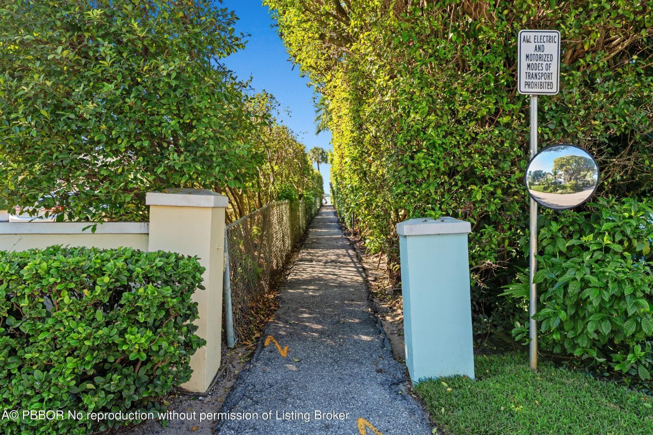 206 Queens Lane, Palm Beach, FL 33480 Photo