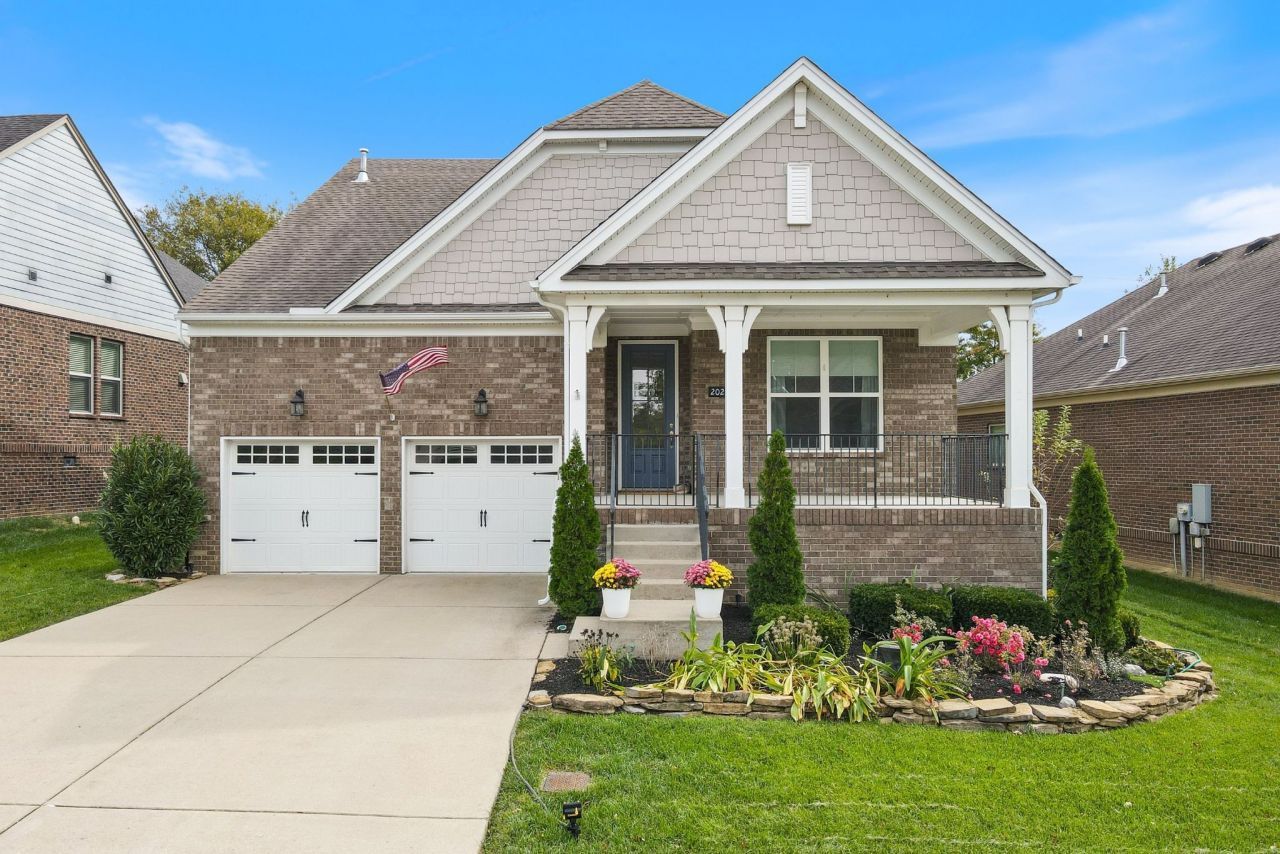 2025 Oliver Dr, Mount Juliet, TN 37122 Main Photo