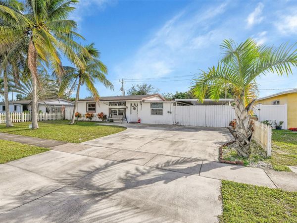 6250 SW 39th St, Davie, FL 33314