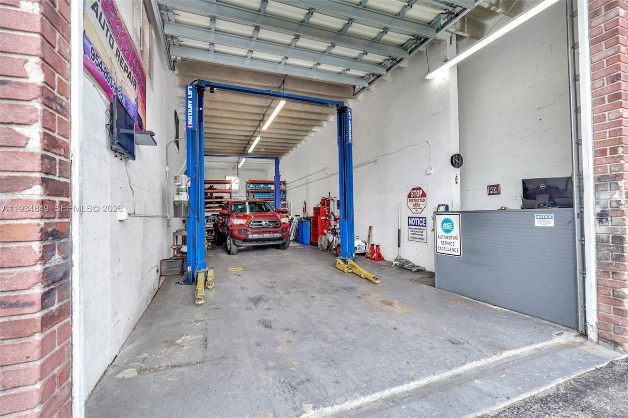 5960 SW 23rd St, West Park, FL 33023 Photo