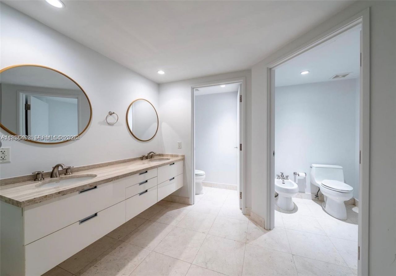 9401 Collins Ave, Unit 206, Surfside, FL 33154 Photo