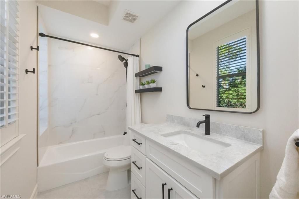 2825 Leeward Ln, Naples, FL 34103 Photo