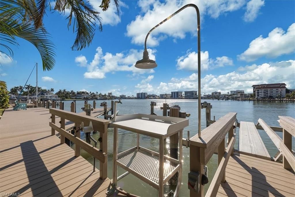 2825 Leeward Ln, Naples, FL 34103 Photo