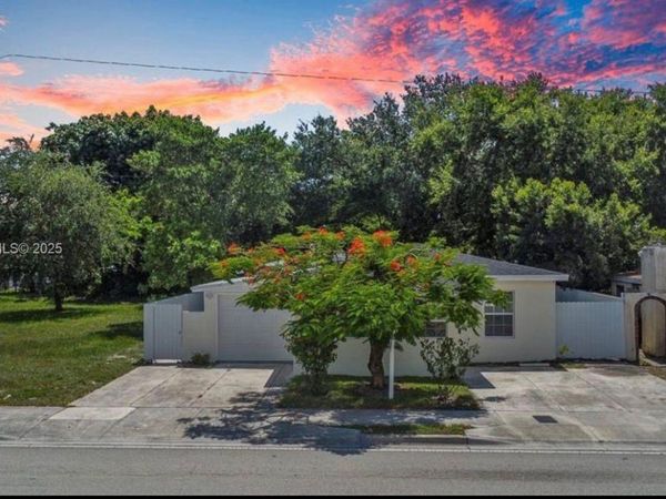 1220 N Andrews Ave, Fort Lauderdale, FL 33311