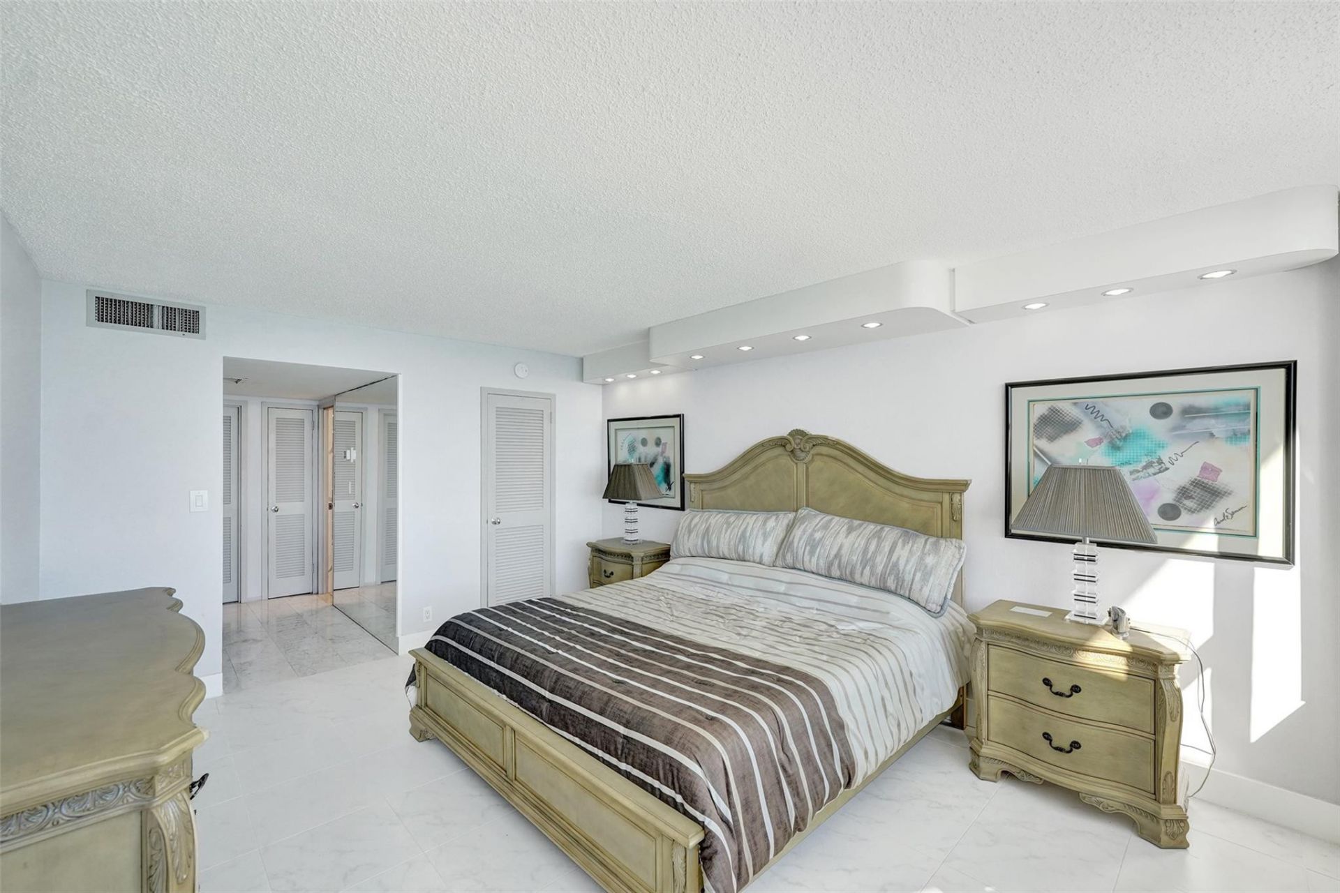 3140 S Ocean Drive, Unit 2206, Hallandale Beach, FL 33009 Photo