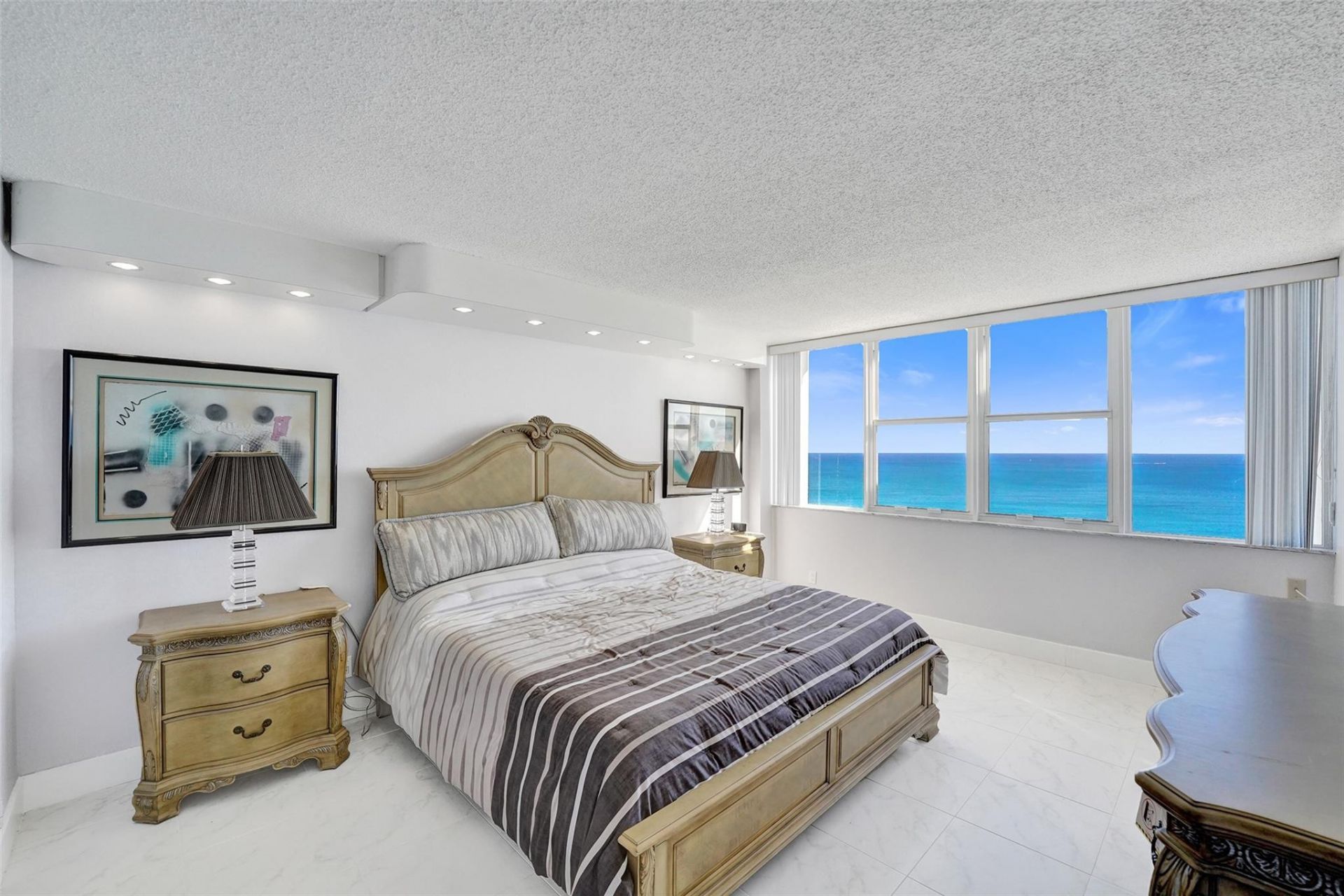 3140 S Ocean Drive, Unit 2206, Hallandale Beach, FL 33009 Photo