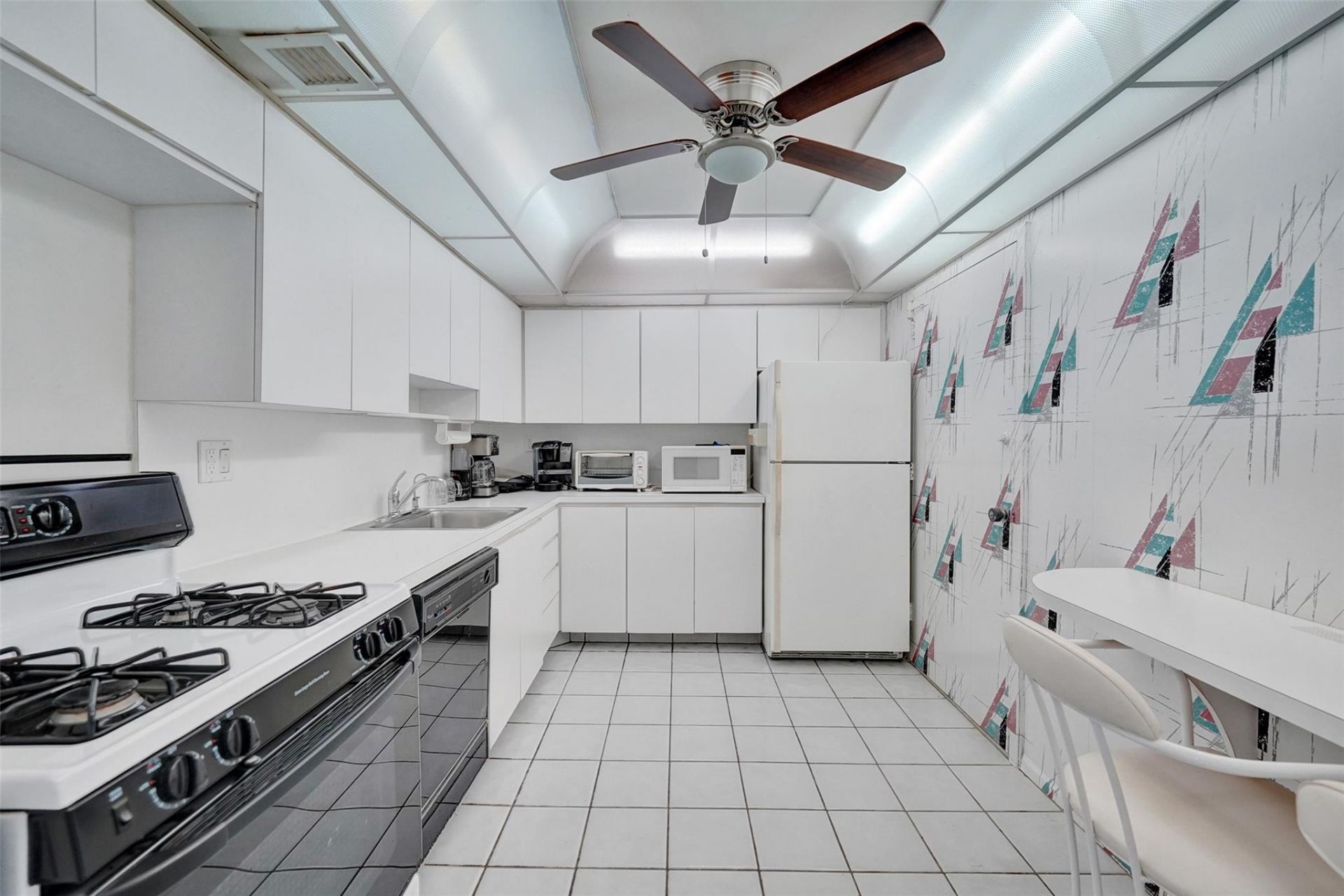 3140 S Ocean Drive, Unit 2206, Hallandale Beach, FL 33009 Photo