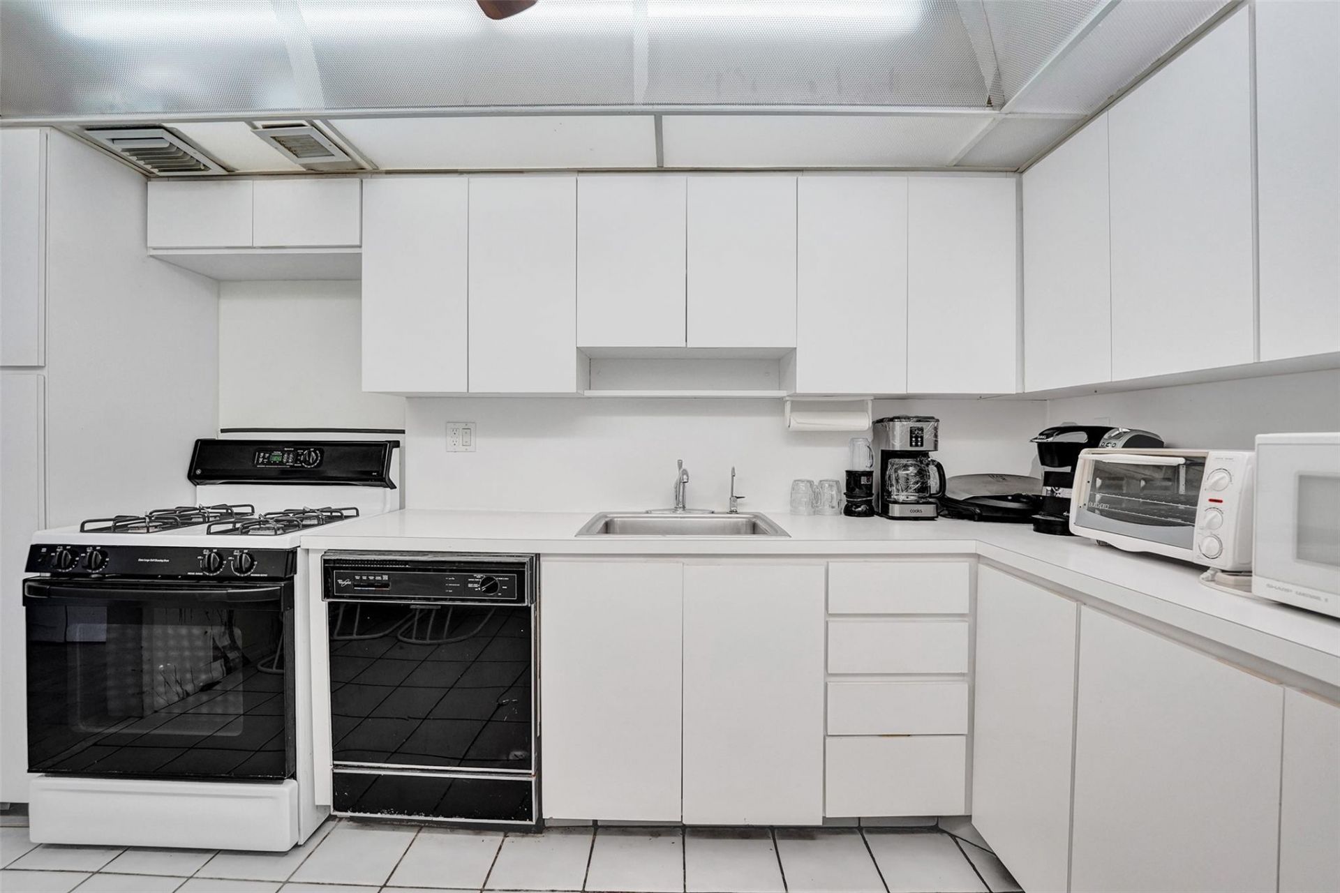 3140 S Ocean Drive, Unit 2206, Hallandale Beach, FL 33009 Photo