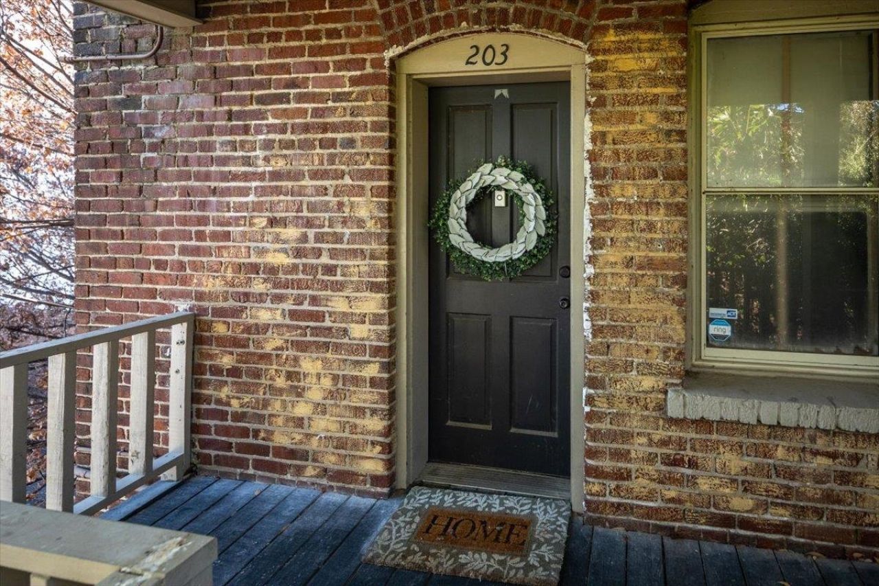 384 MULBERRY ST Memphis, TN 38103