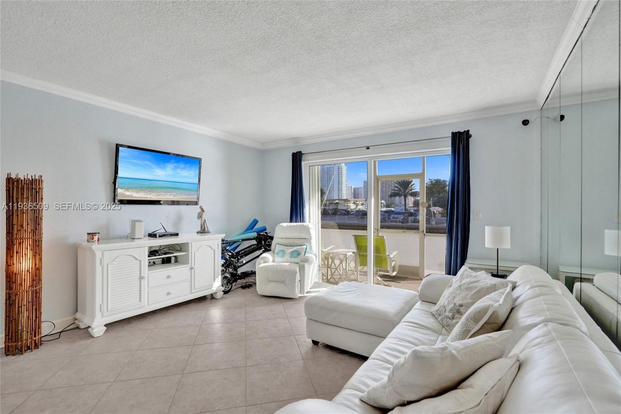 2600 Diana Dr , Unit 104, Hallandale Beach, FL 33009 Photo