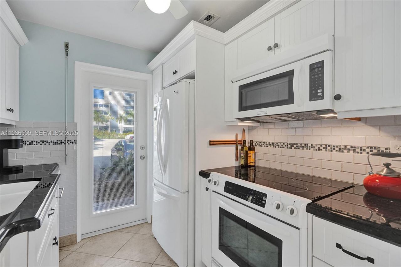 2600 Diana Dr , Unit 104, Hallandale Beach, FL 33009 Photo