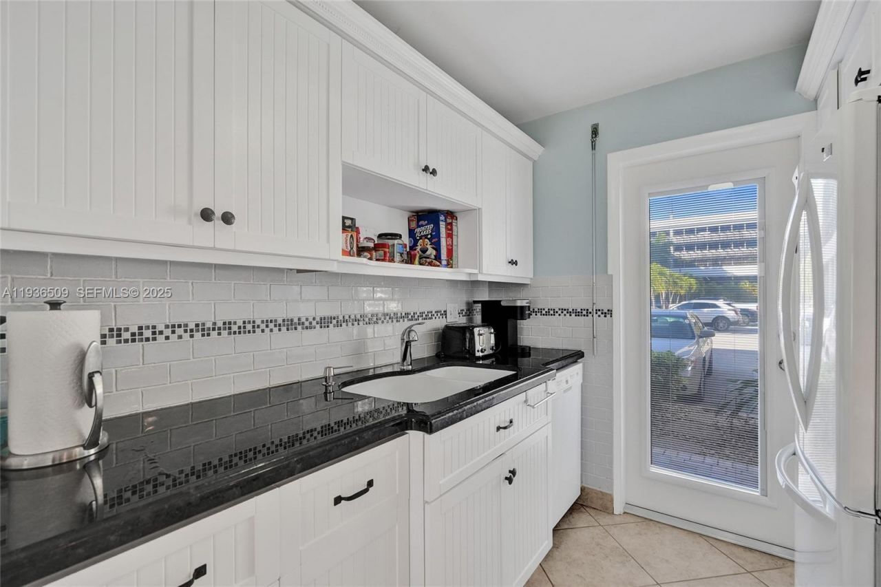 2600 Diana Dr , Unit 104, Hallandale Beach, FL 33009 Photo