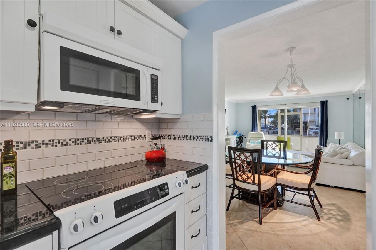 2600 Diana Dr , Unit 104, Hallandale Beach, FL 33009 Photo