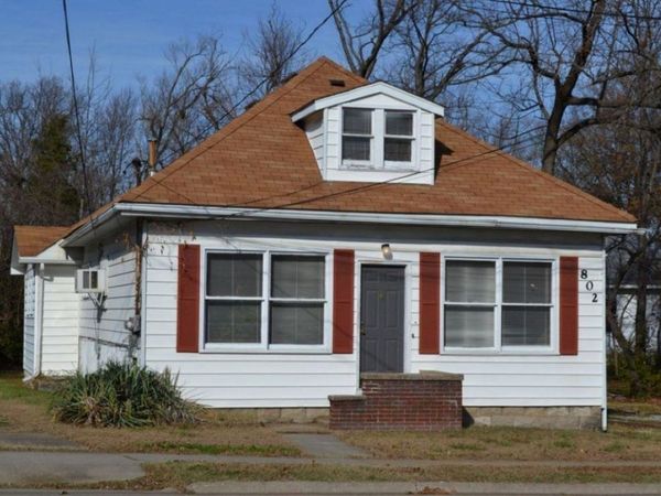 802 W Walnut Street, Carbondale, IL 62901