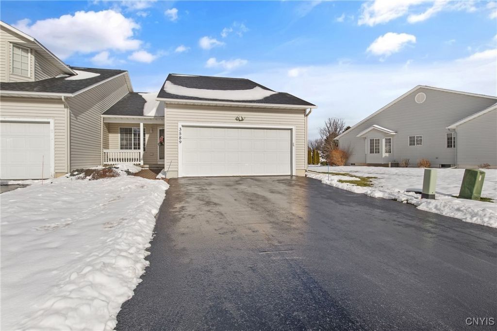 3589 Redhead Terrace, Liverpool, NY 13090 Main Photo