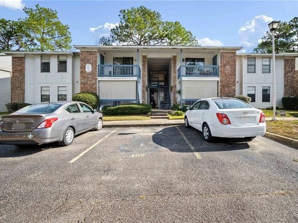 6040 Grelot Road, Unit 204, Mobile, AL 36609