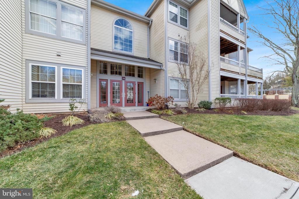 115 Cascade Court, Unit 4, Princeton, NJ 08540 Main Photo