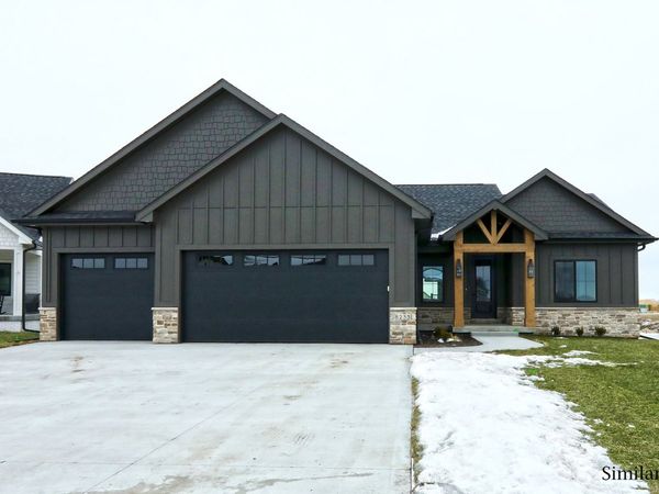 1317 S Auburn Place, West Des Moines, IA 50266