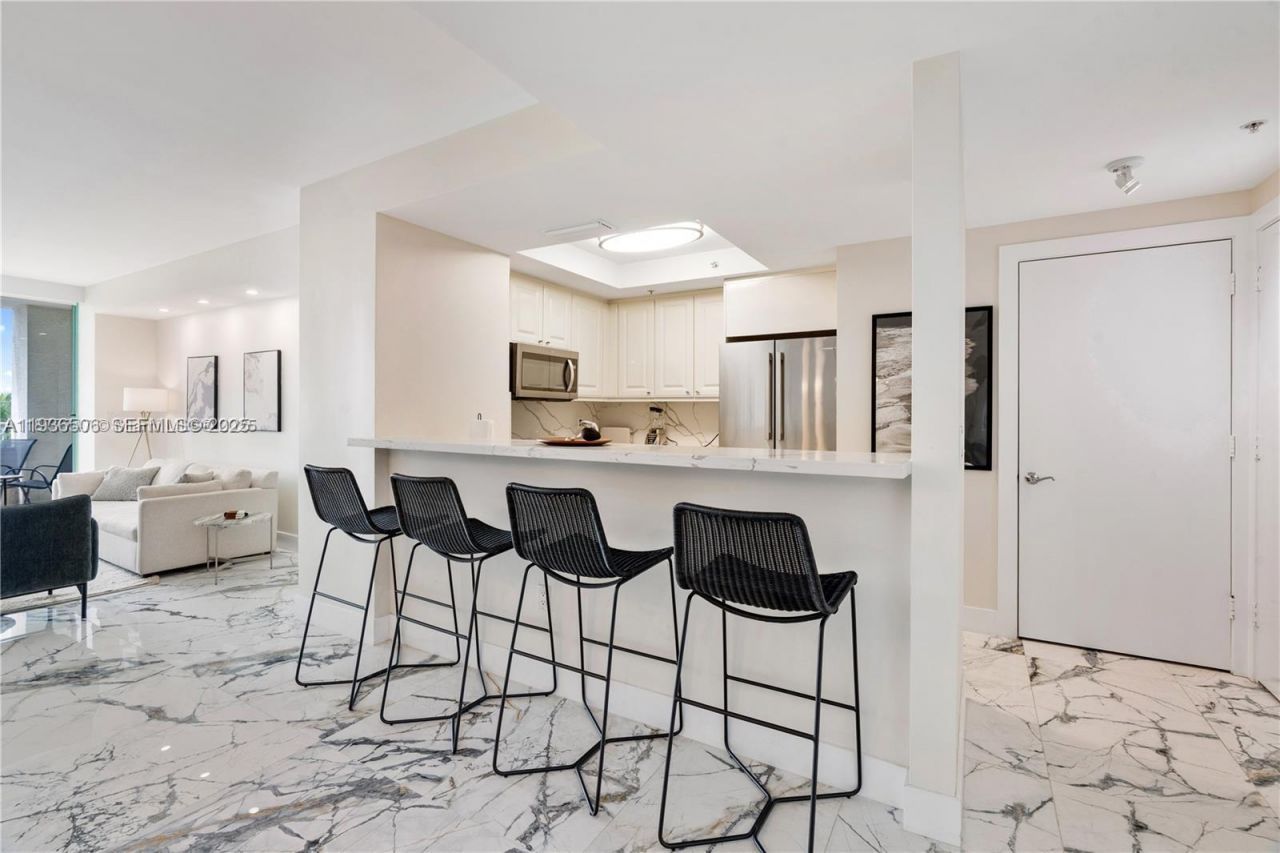 3400 SW 27th Ave, Unit 605, Miami, FL 33133 Photo