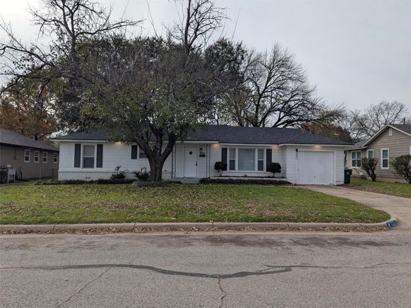 5204 Mallory Drive, Haltom City, TX 76117