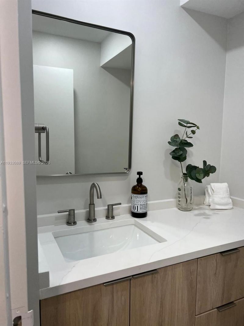 251 174th St, Unit 1215, Sunny Isles Beach, FL 33160 Photo