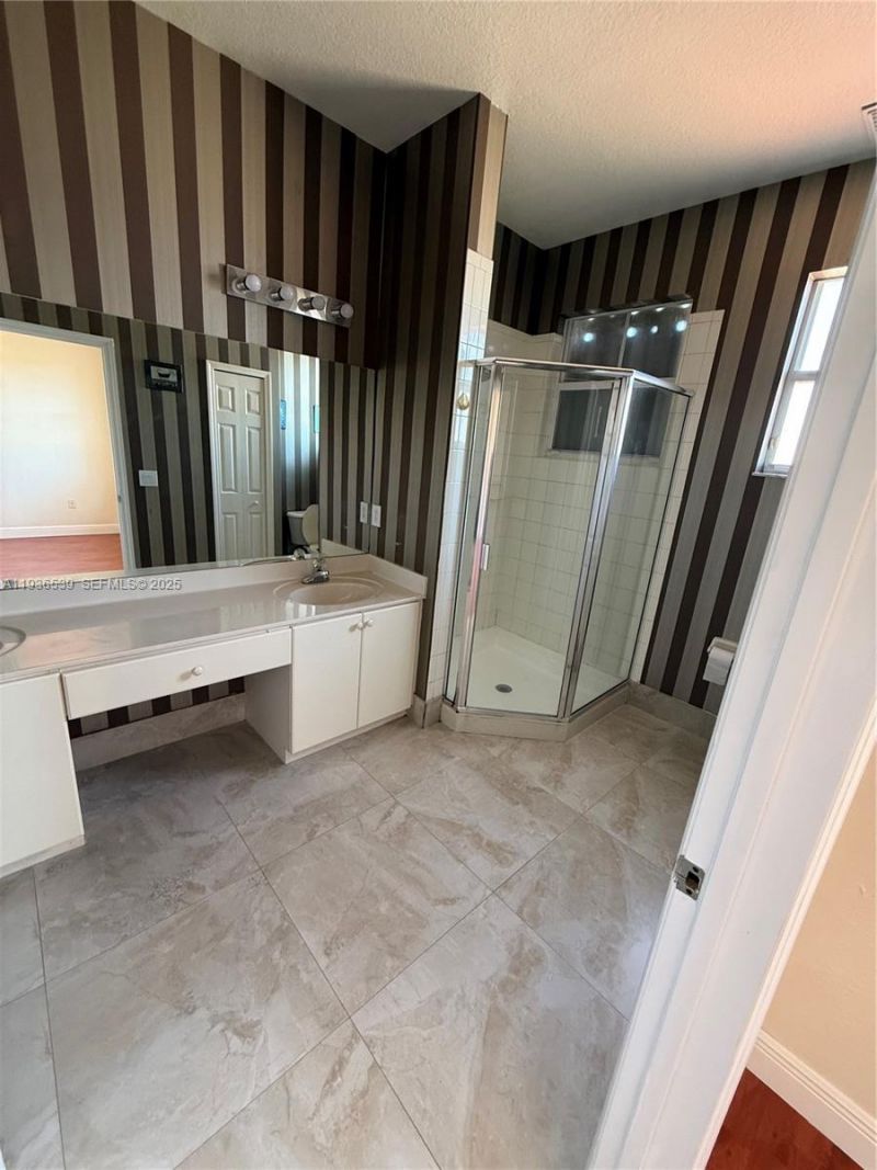 904 SW 154th Path, Miami, FL 33194 Photo