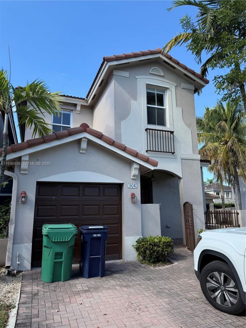 904 SW 154th Path, Miami, FL 33194 Photo