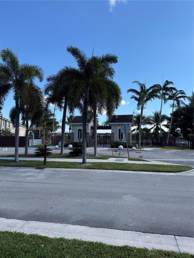 904 SW 154th Path, Miami, FL 33194 Photo